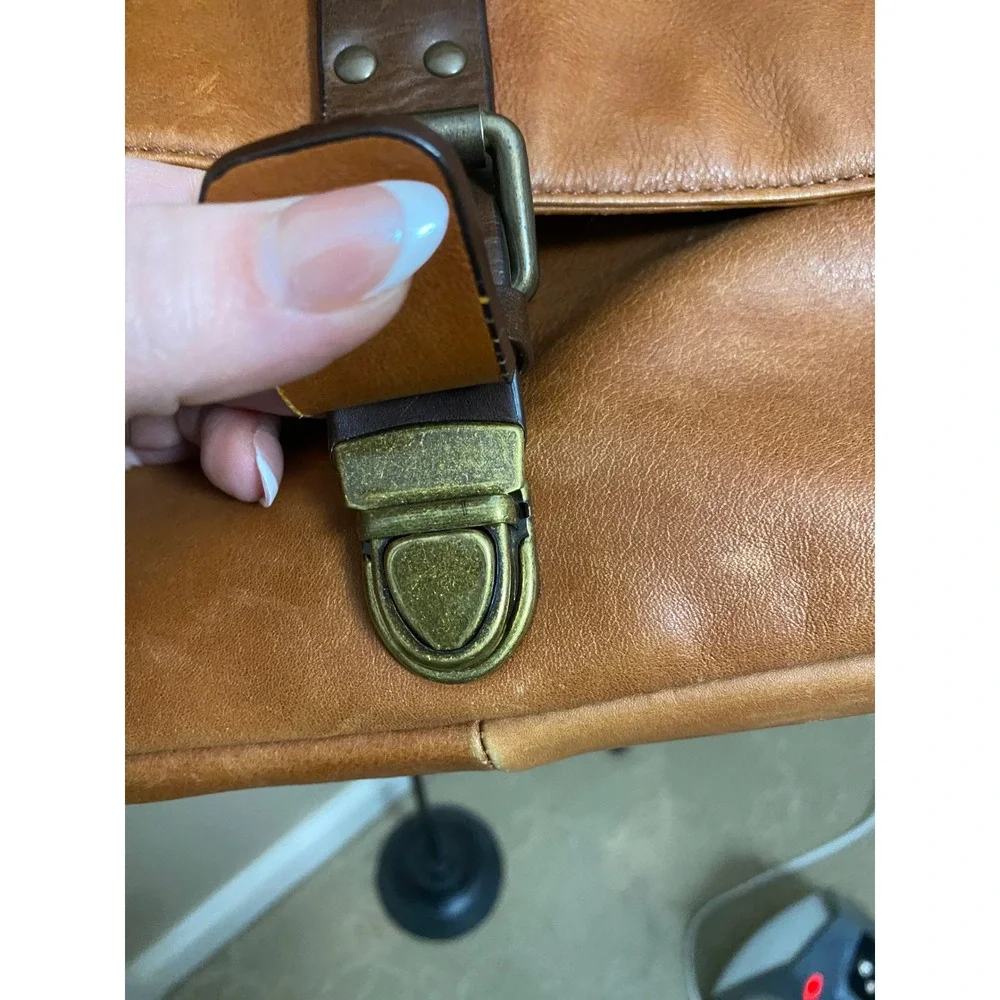 Marc by Marc Jacobs Vintage 100% Cow Leather Butter Soft Messenger Crossbody Bag